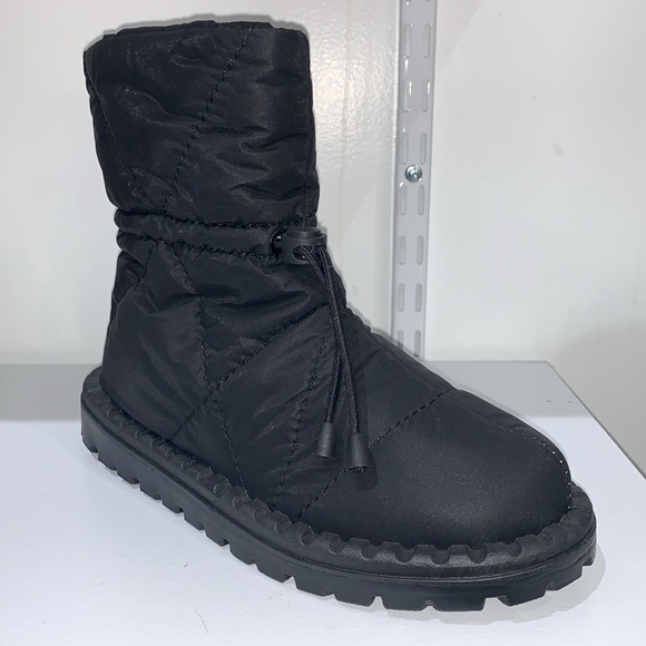 WATERPROOF BLACK BOOTS - Picture 4 of 8